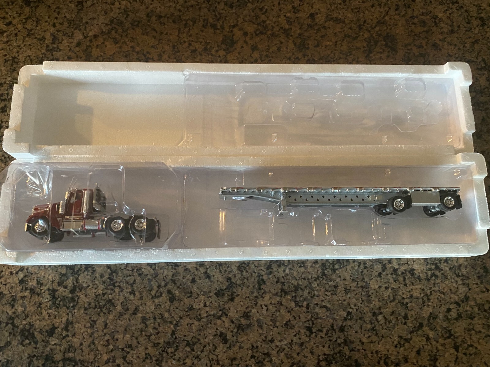 1/53 TONKIN KENWORTH W900 DAYCAB METALLIC RED WITH FLATBED