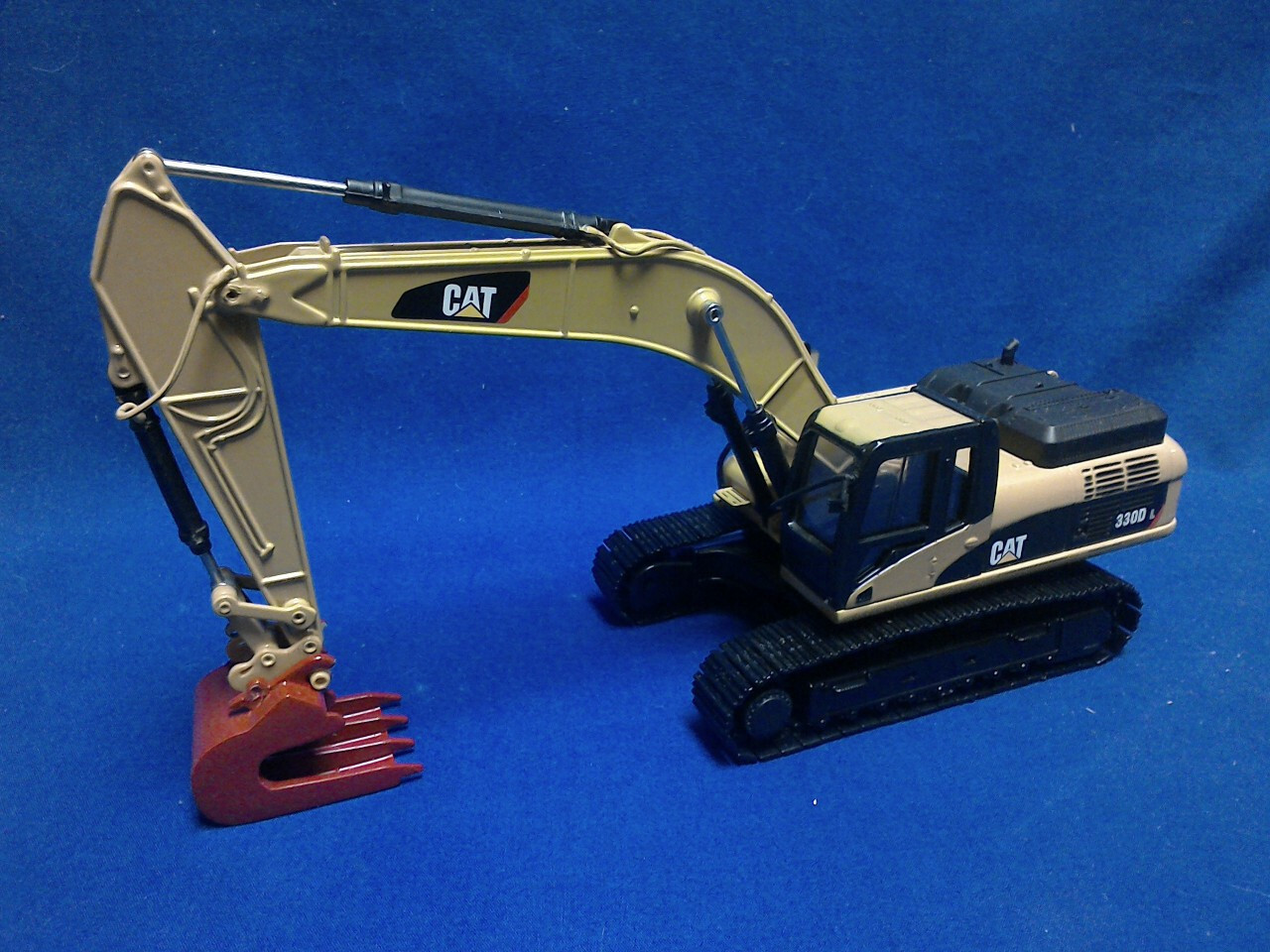 Caterpillar 330D track excavator w/ slab grab bucket
