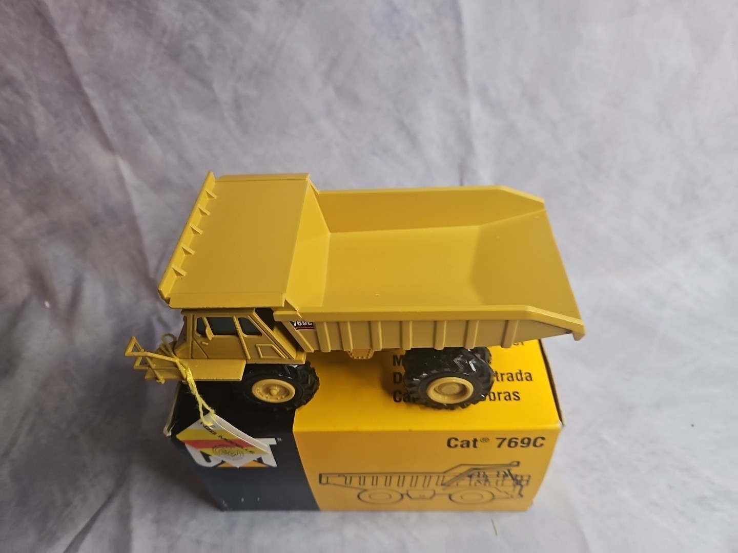 NZG 1:50 CAT 769C Dump Truck No.222 Die Cast Caterpillar Germany in box T44