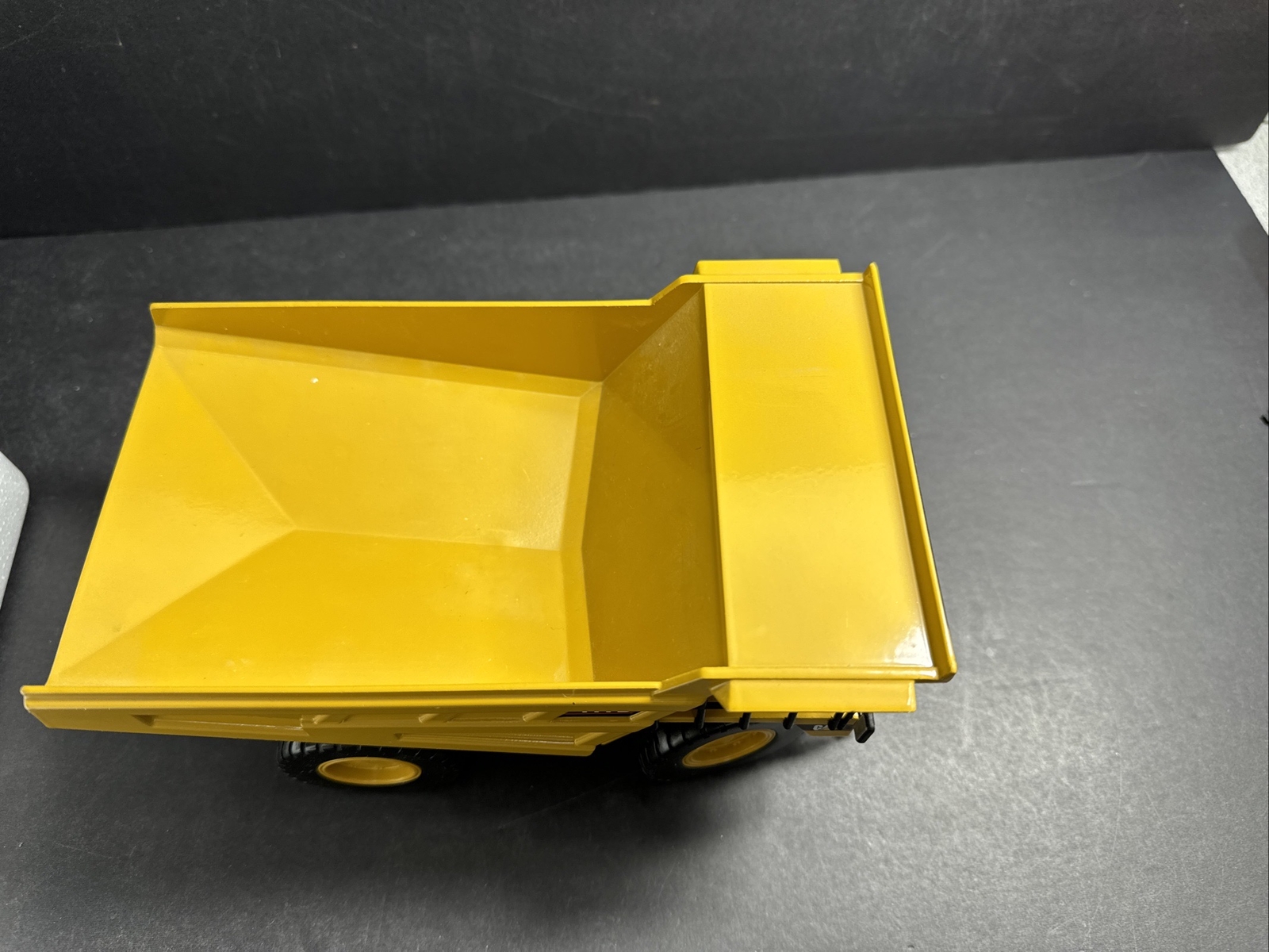 CAT CATERPILLAR 777D OFF-HIGHWAY TRUCK 1:50 SCALE MODEL – NORSCOT 55104 T121