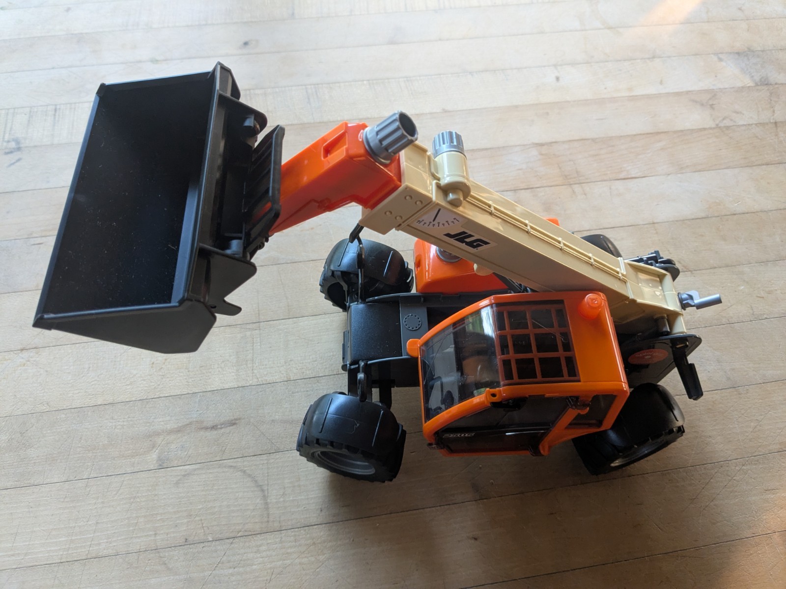 Bruder #02140 – JLG 2505 Telehandler Toy Vehicle #2140