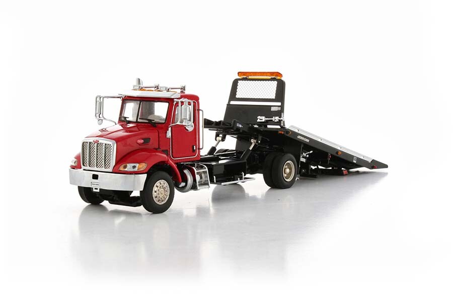 TWH 080-99 Peterbilt Jerr-Dan 5T Steel Shark Rollback – Red – 1/50 Die-cast MIB