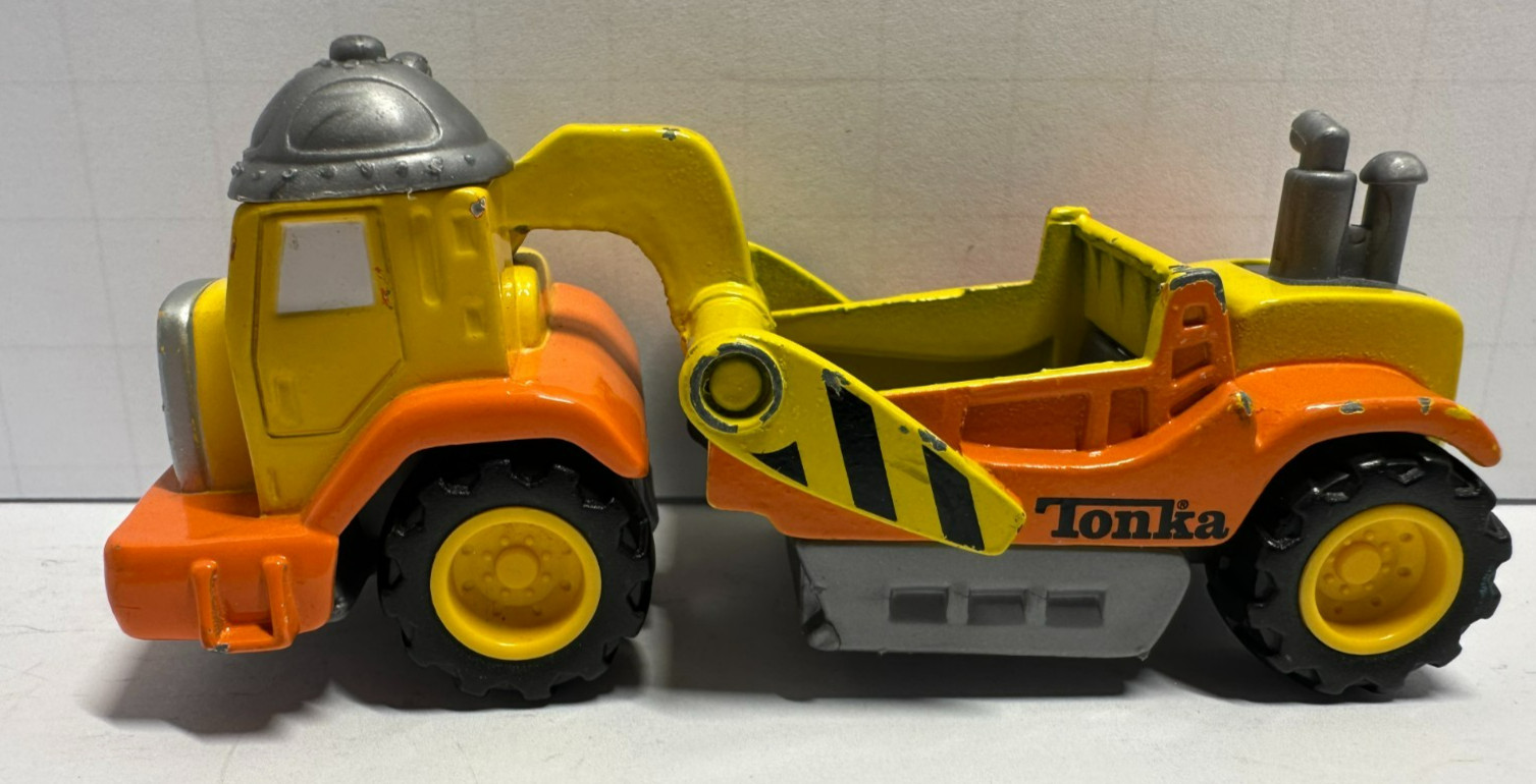 Maisto Tonka Lil’ Chuck & Friends Earthmovin’ Earl Tonka Maisto Hasbro 2003