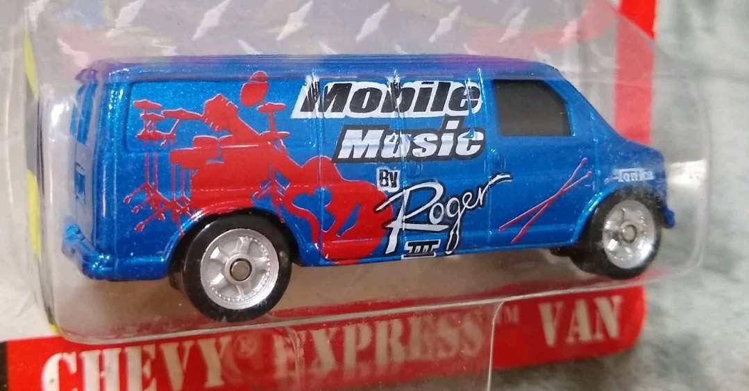 1999 TONKA Maisto Chevy Express Van Mobile music By Roger 🔵 1:64