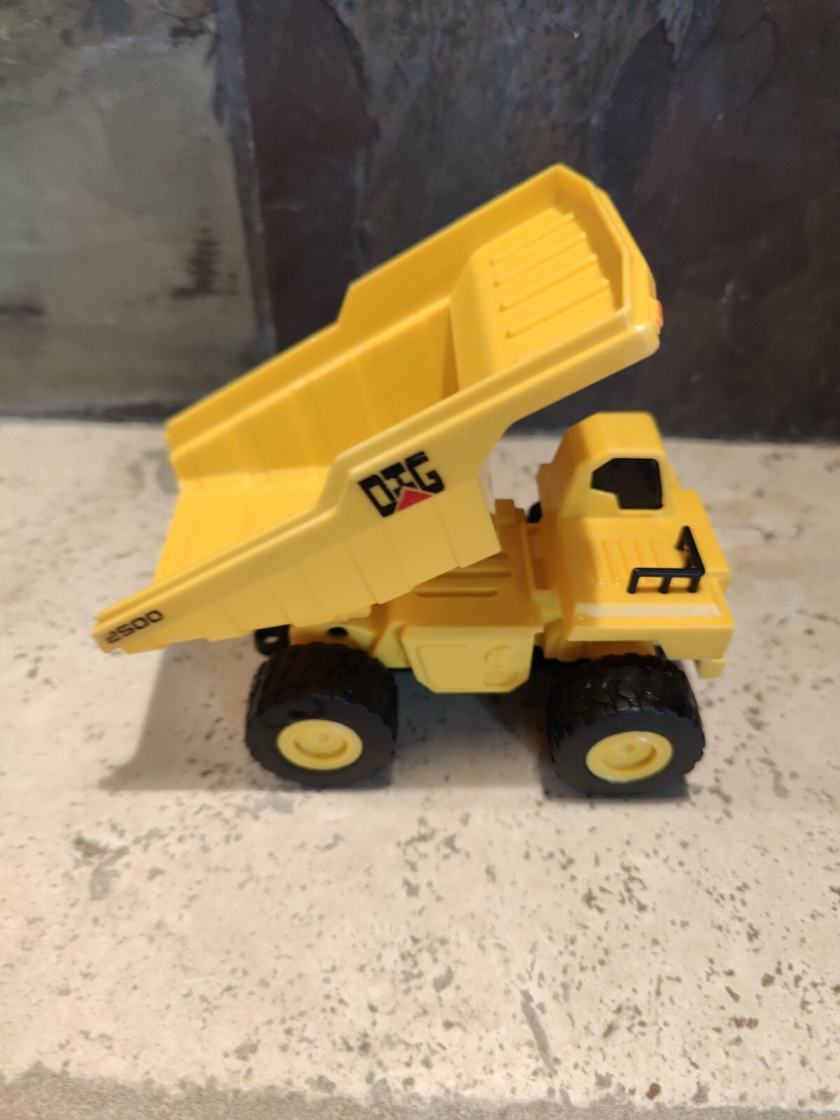 Yellow DIG 2500 Dump Truck With Sound & Lights working 3″ tall x 4.5″ long