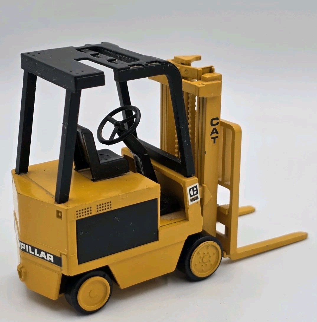 NZG Caterpillar M50B Electric Lift Truck Forklift 1:25 Diecast #225 – W Germany