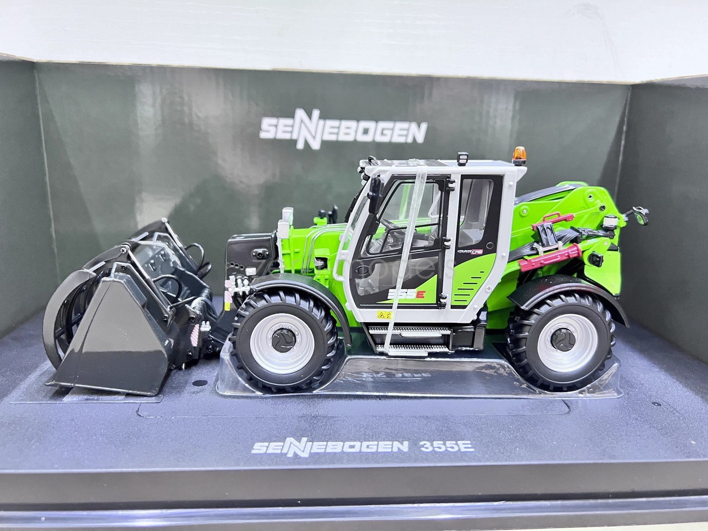 UH 1/32 Scale Sennebogen 355E Telescopic Loader Diecasr Model UH8170