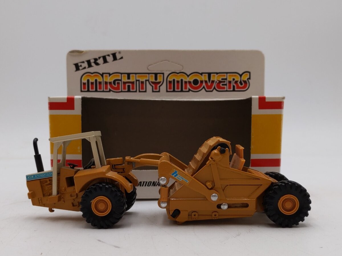 ERTL Mighty Movers 1:64 Scale International Hough Scraper #1855 LN/Box