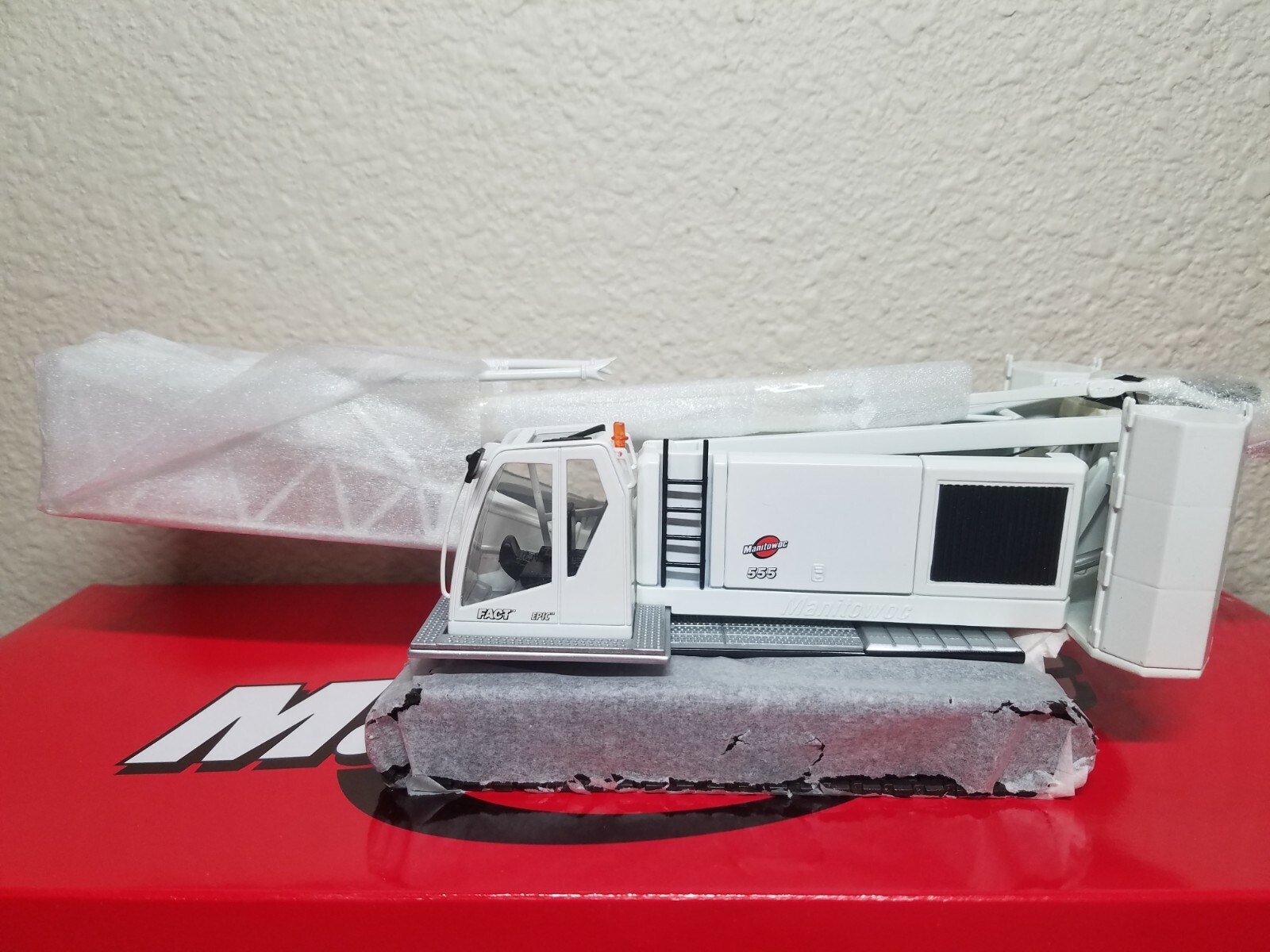 Manitowoc 555 Boom Crawler Crane – White – CCM 1:50 Scale Diecast Model New