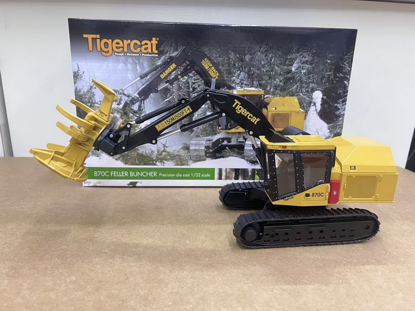 1/32 Scale Tigercat 870C Track FELLER BUNCHER Diecast Model Toy NIB