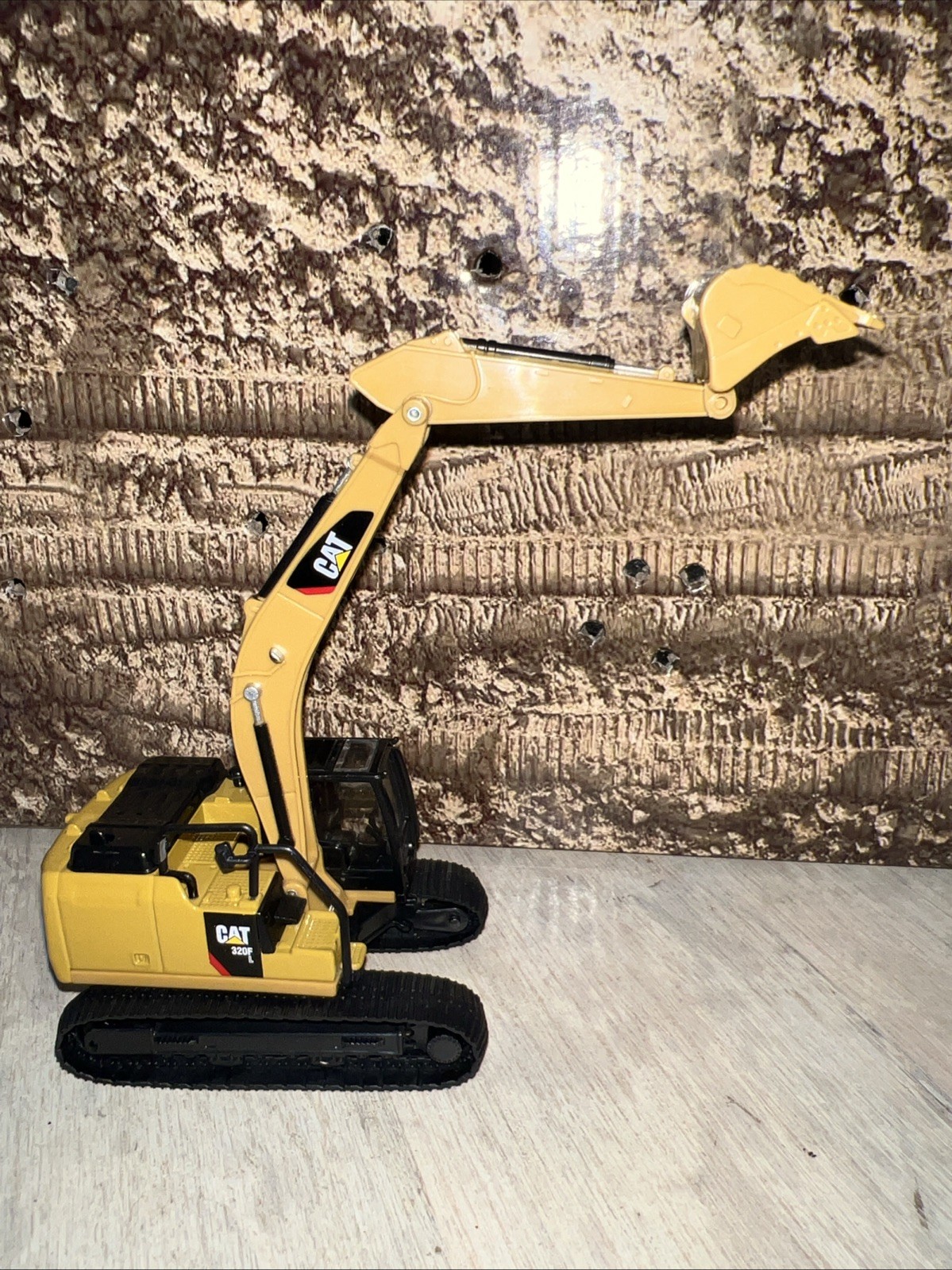 CAT Caterpillar 320F L Hydraulic Excavator 1:64 Scale – Diecast Masters 84644CS