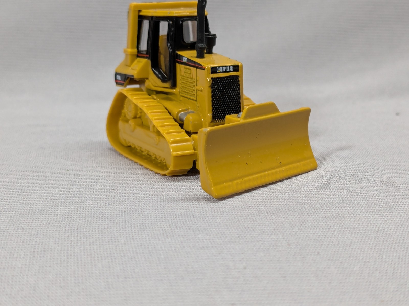 HO Scale ?? Norscot – CAT D5M Track-Type Tractor