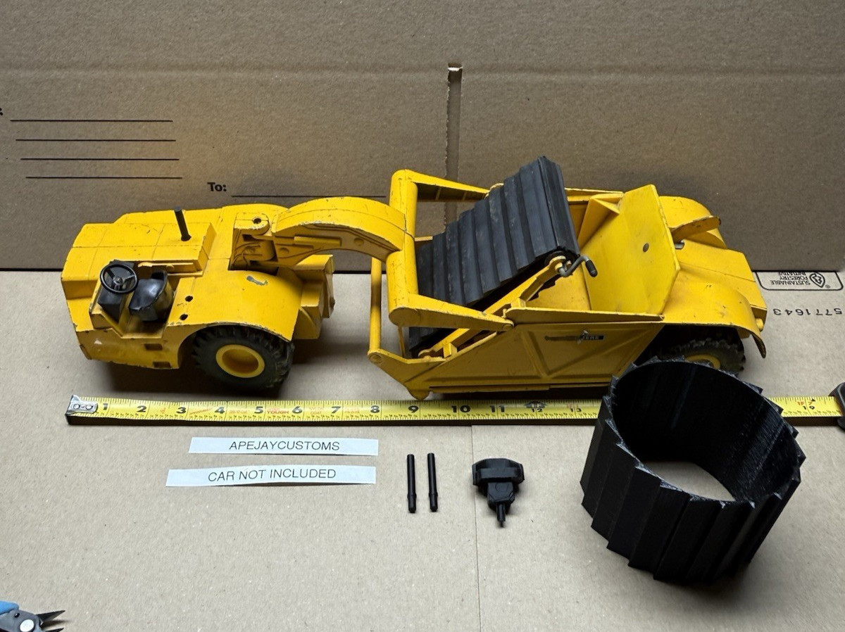 1 NEW BELT, SEAT, and EXAUST ERTL 18″ JOHN DEERE ELEVATING SCRAPER 1/16TH SCALE