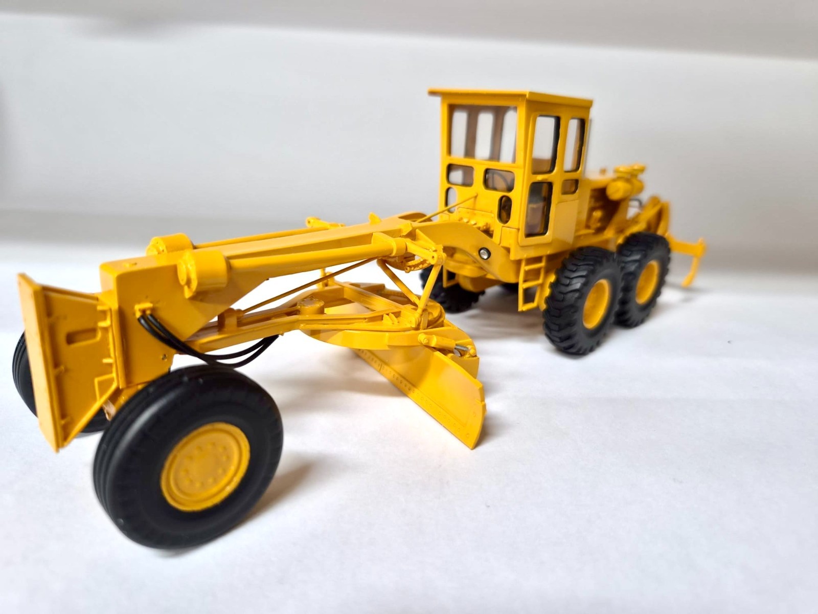 Resin 1/50 CAT Motor Grader no.16 with cab and ripper – custom made by Fankit