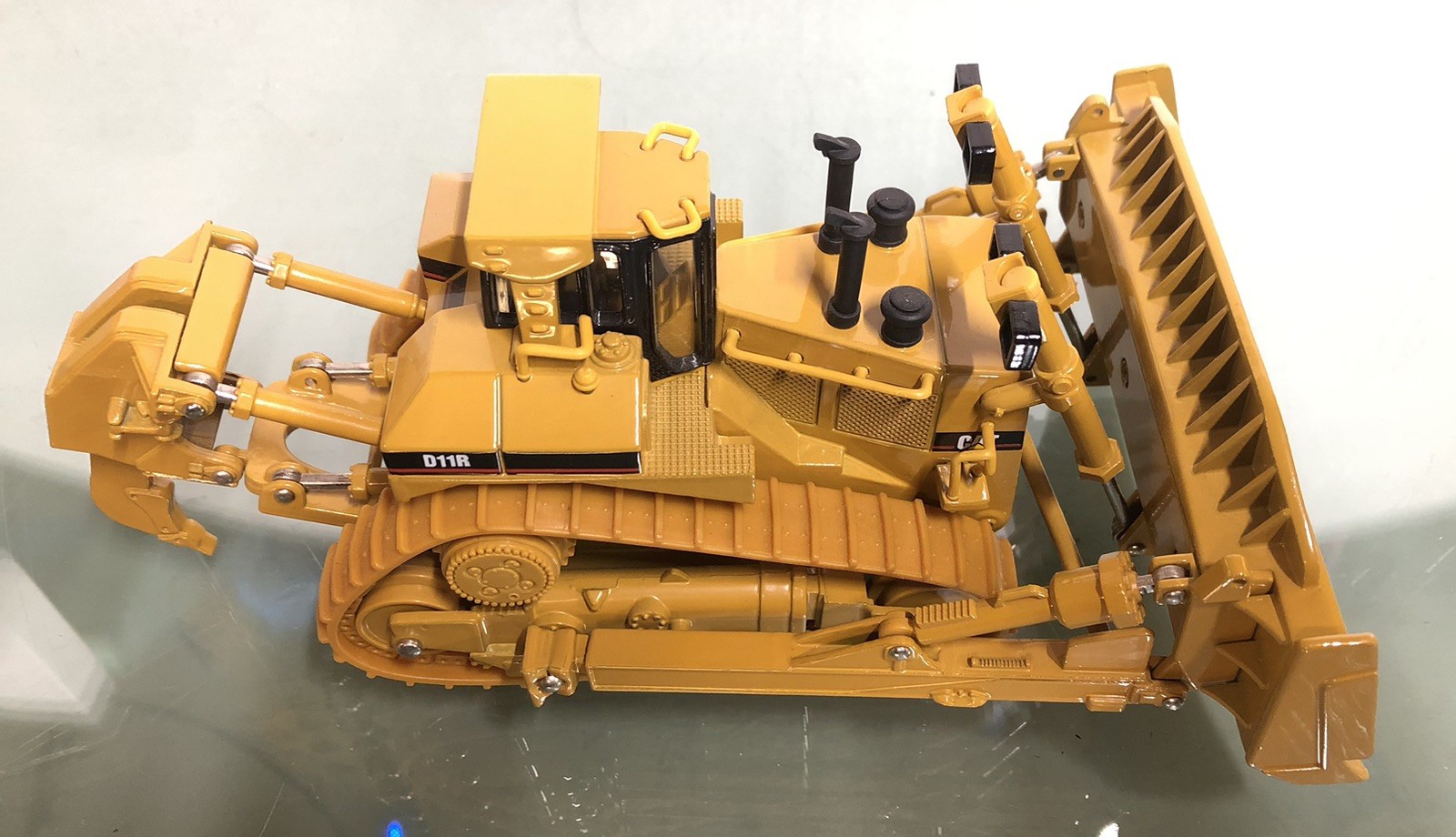 Norscot 55025 CAT D11R Track-Type Tractor 1:50 Scale Diecast