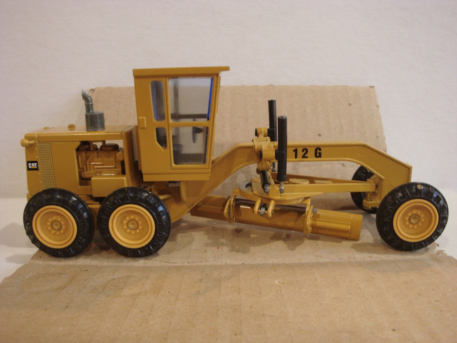 NZG CAT 12G Motor Grader #150 1/50 Scale Good++ Box