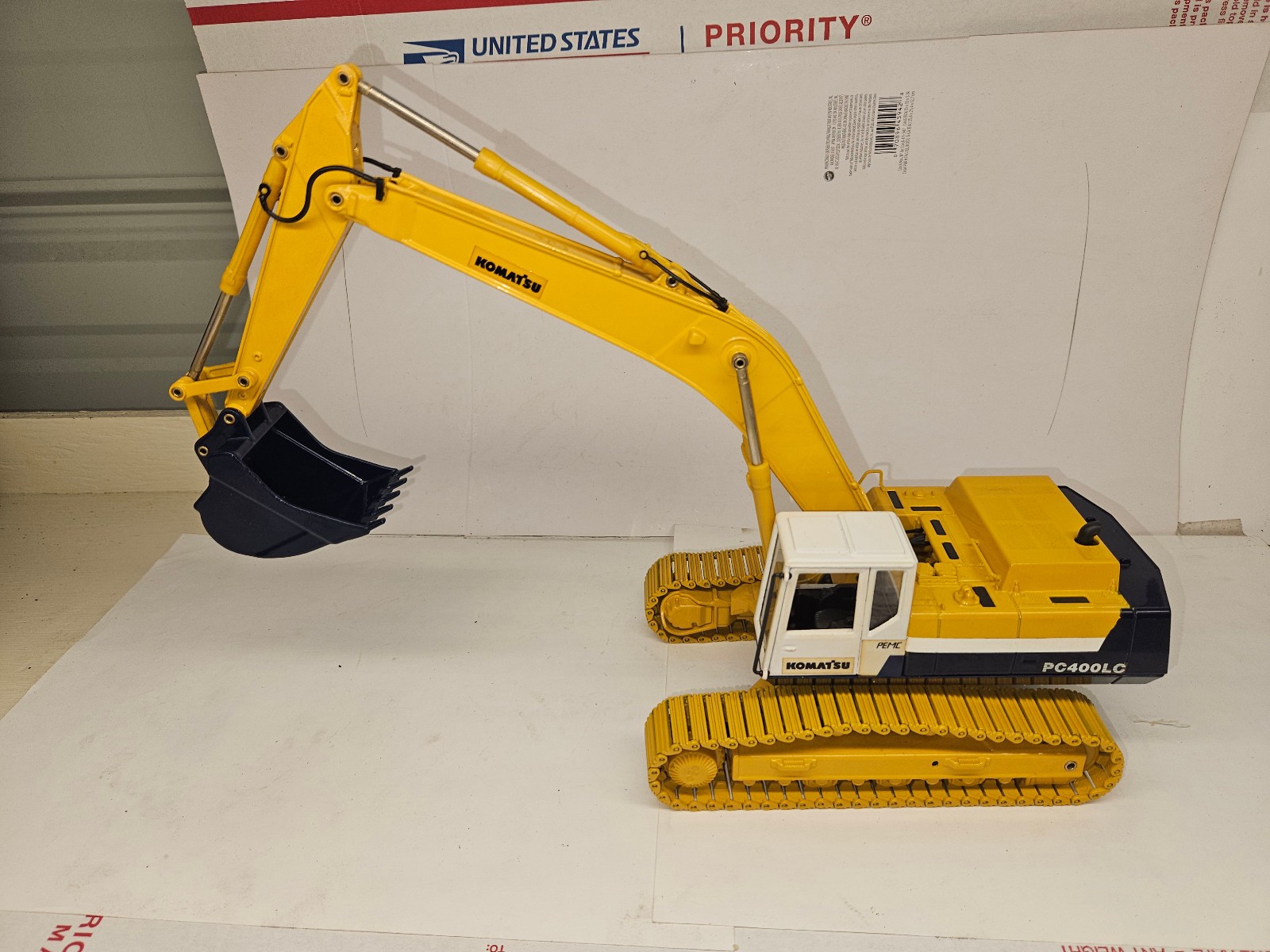 1/32 JOAL KOMATSU EXCAVATOR PC 400LC-5 NEW IN NICE BOX