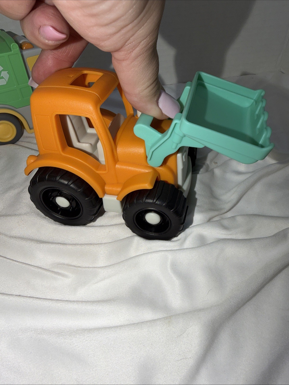 Giggle Scape Plastic Truck Set Dump Truck Bull Dozer Cement & Garbage Truck 4
