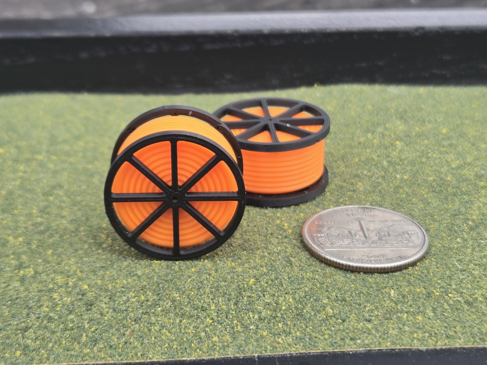 1/87 Scale Black Cable Reel With Orange Conduit Spool *2 Pack*
