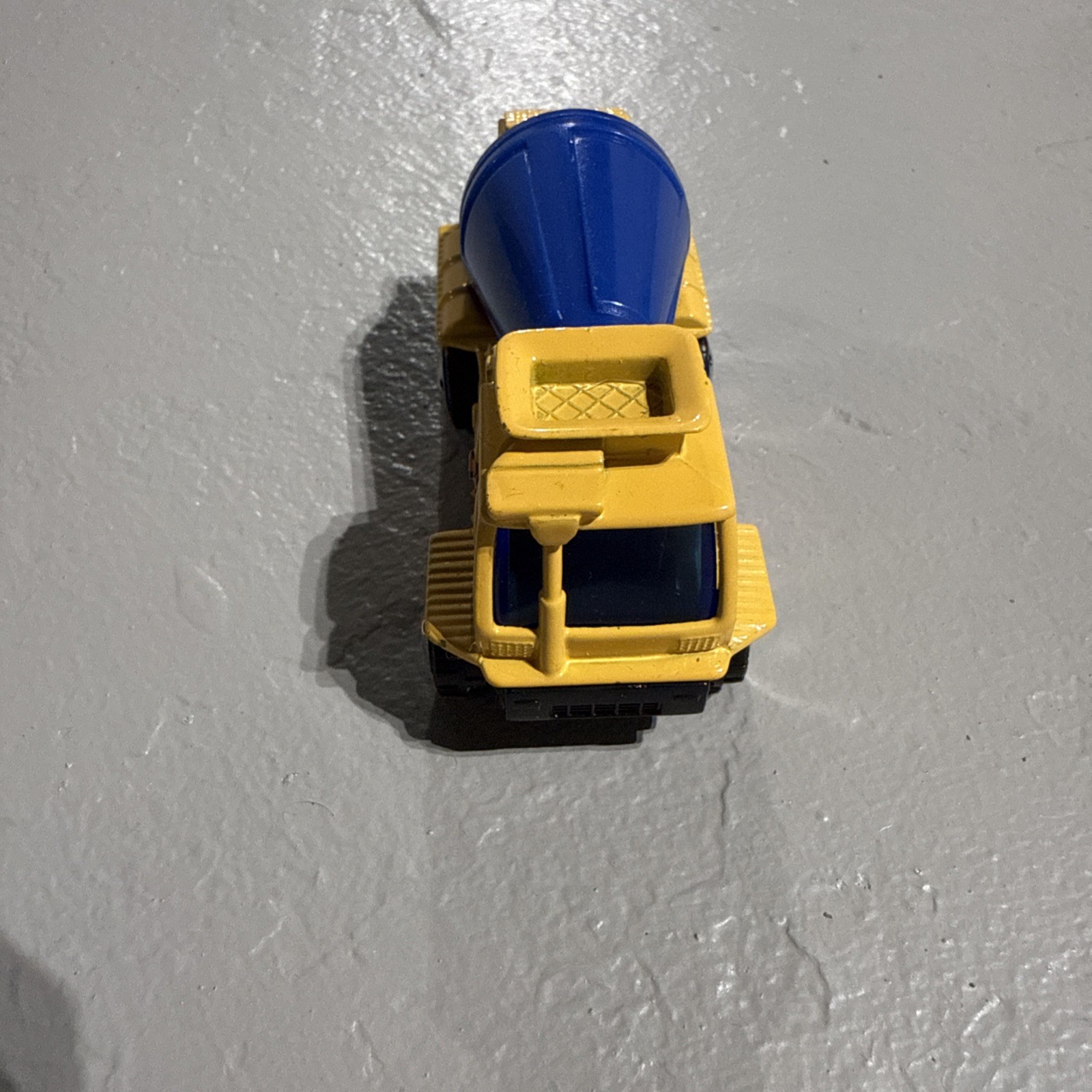 Matchbox 27 Cement Mixer Yellow and Blue 2000