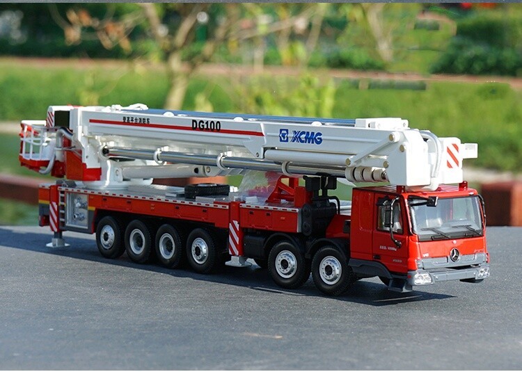 XCMG DG100 Fire Truck 1/50 Mercedes Chassis Aerial Platform Rescue Model