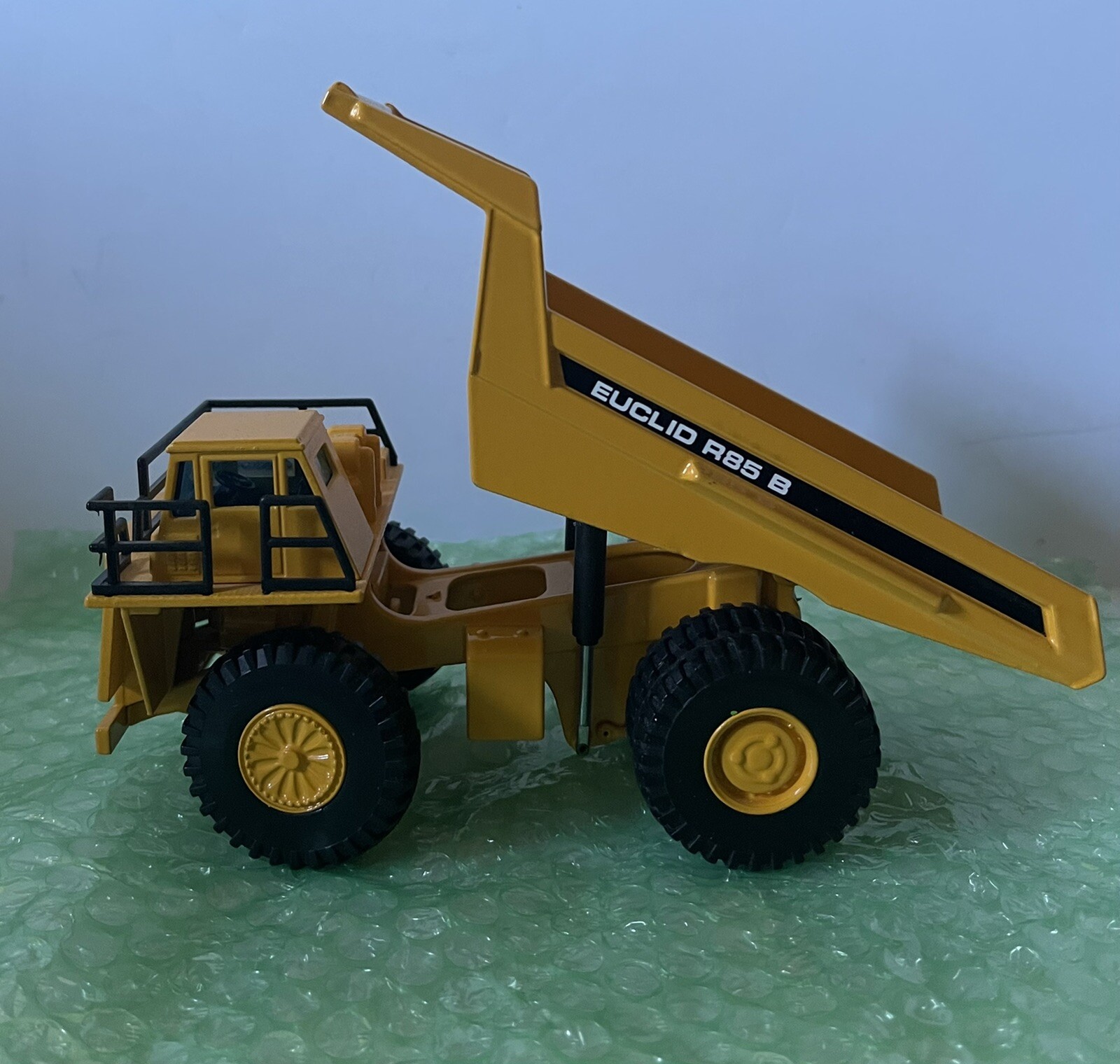 JOAL EUCLID R85B DUMP TRUCK