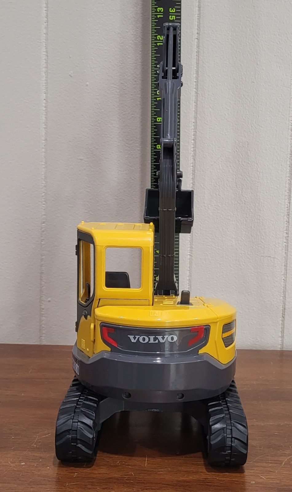 Volvo ECR88D Scale Functional Plastic Model Working Arm And Bucket Construction