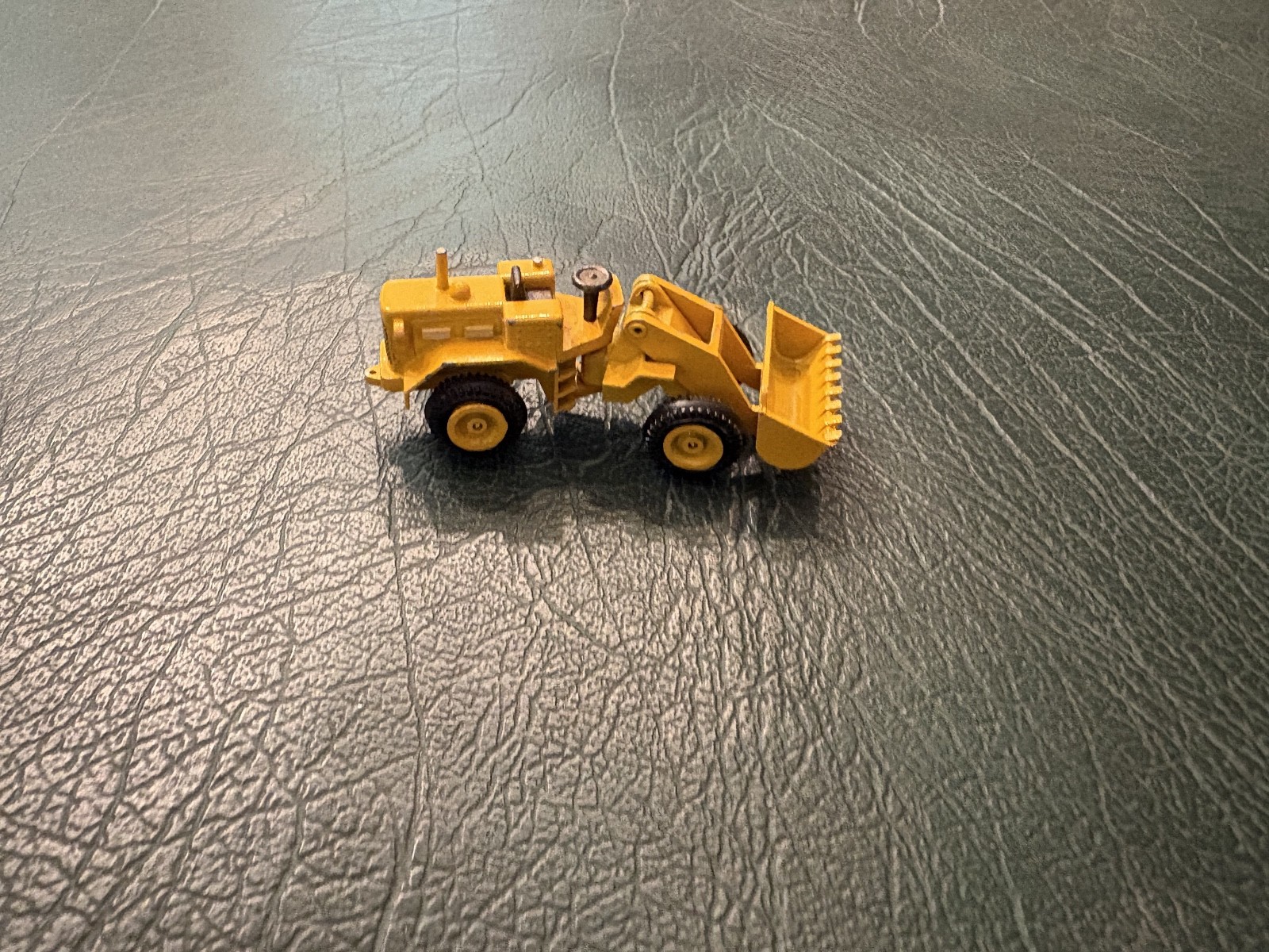 NZG 112 Caterpillar 920 Radloader Wheel Loader HO Scale In Box