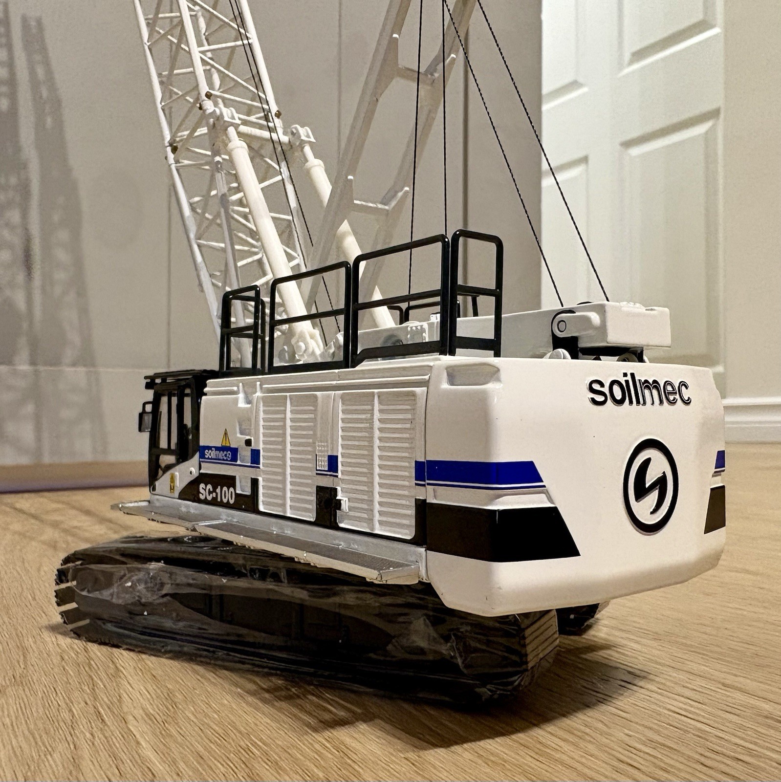 SOILMEC CABLE CRAWLER CRANE SC-1OO 1/50 SCALE DIECAST MODEL OPEN BOX NEVER USED