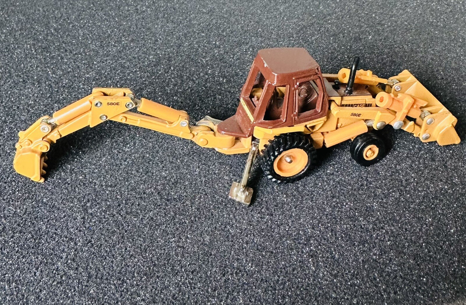 1/64 Ertl Case 580E Loader Backhoe Construction Toy Moving Parts Very Detailed