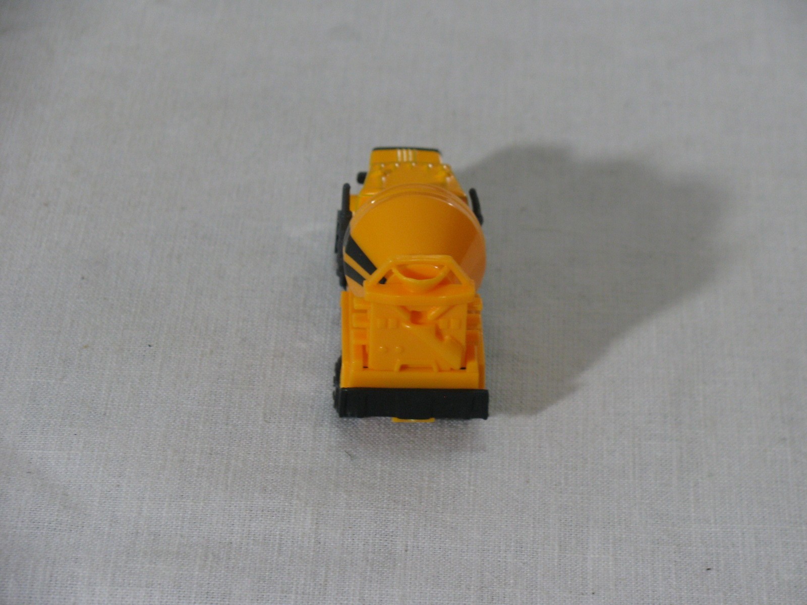 Unbranded 1:64 Scale Diecast TH600 Classic Cement Mixer Truck, Yellow