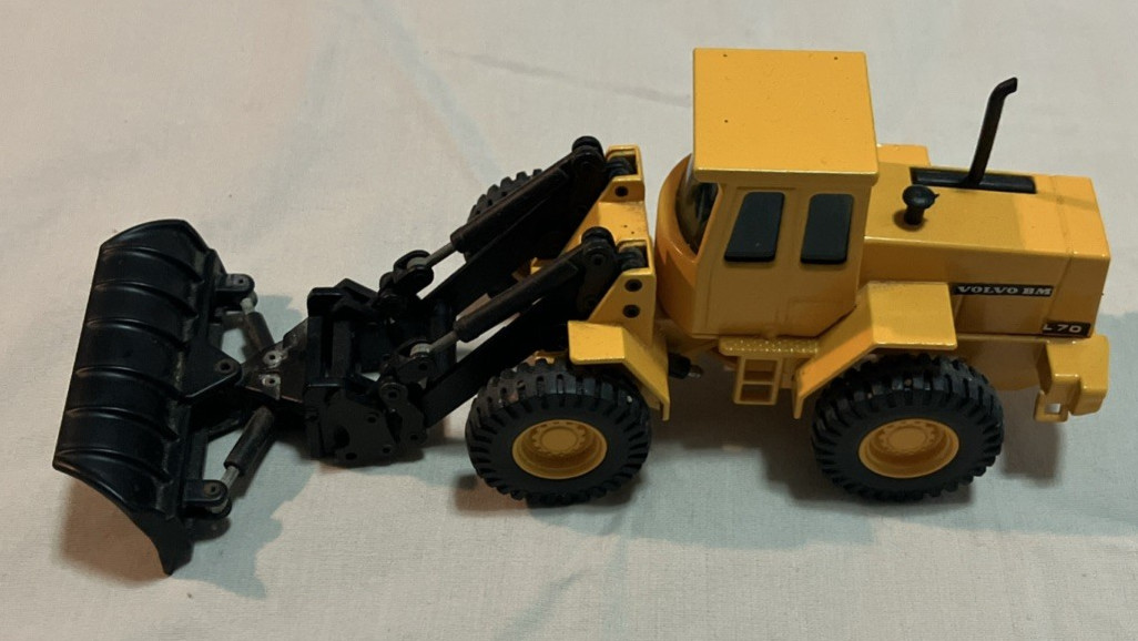 Volvo BM L70 Loader Joal 1:50 With Bucket, Boom, And Snow Blade
