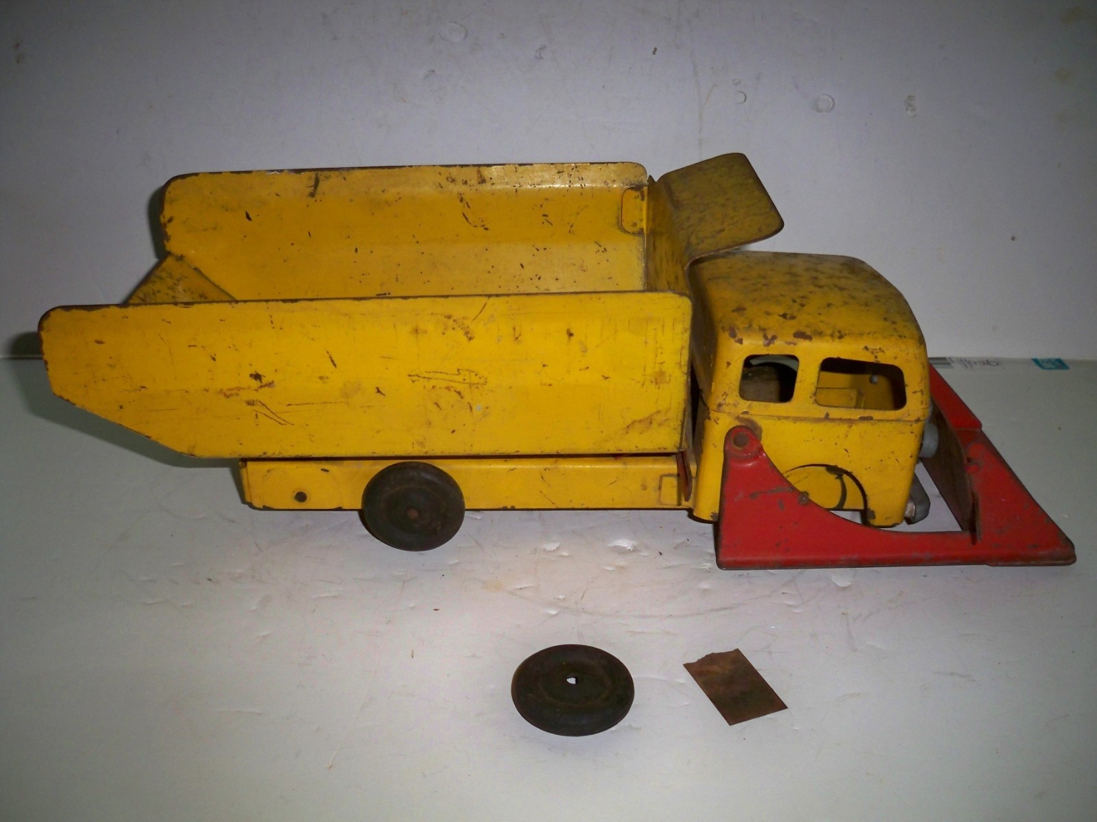 Vintage 1940’s Robert’s Pressed Steel Dump Truck Front Loader – Parts/Restore
