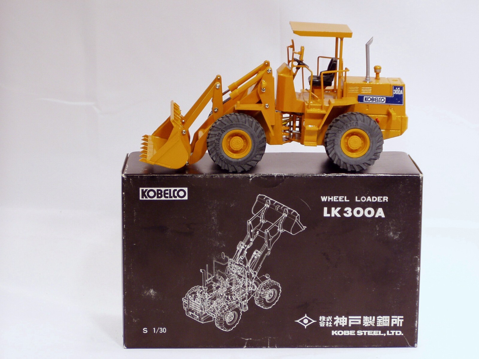 Kobelco LK300A Wheel Loader – 1/30 – Ashiya – MIB