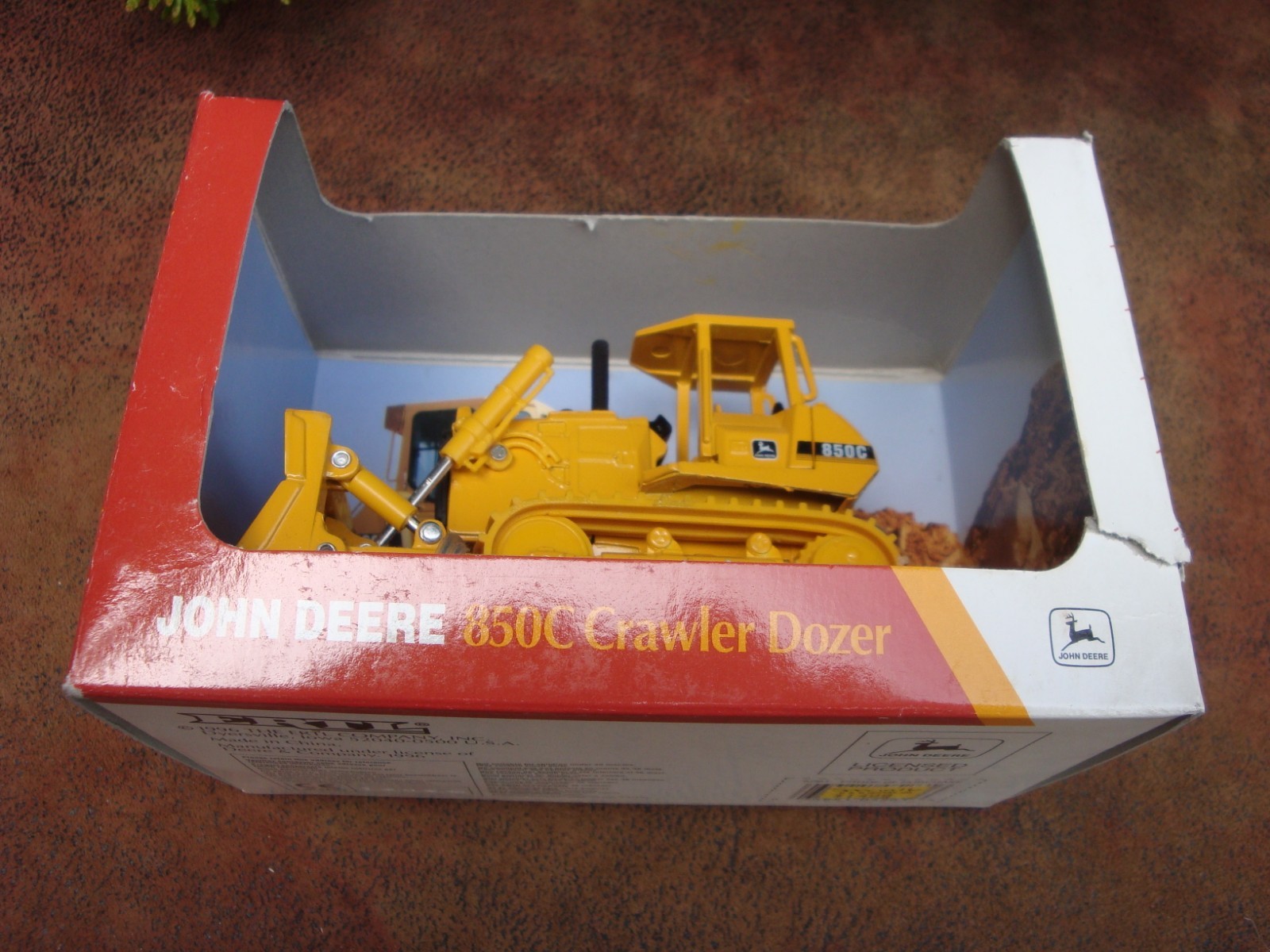Die Cast John Deere 850C Crawler Dozer- 1:50 scale by Ertl #5261 (1996) BOX