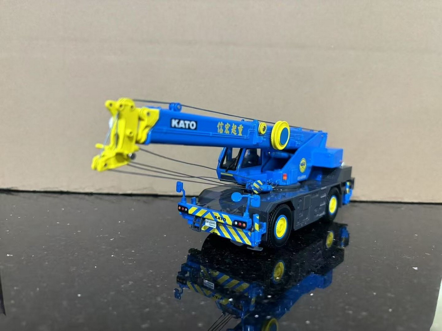 1/50 KATO SR-250Ri Premium Roughter Rough Terrain Crane Blue DieCast Model