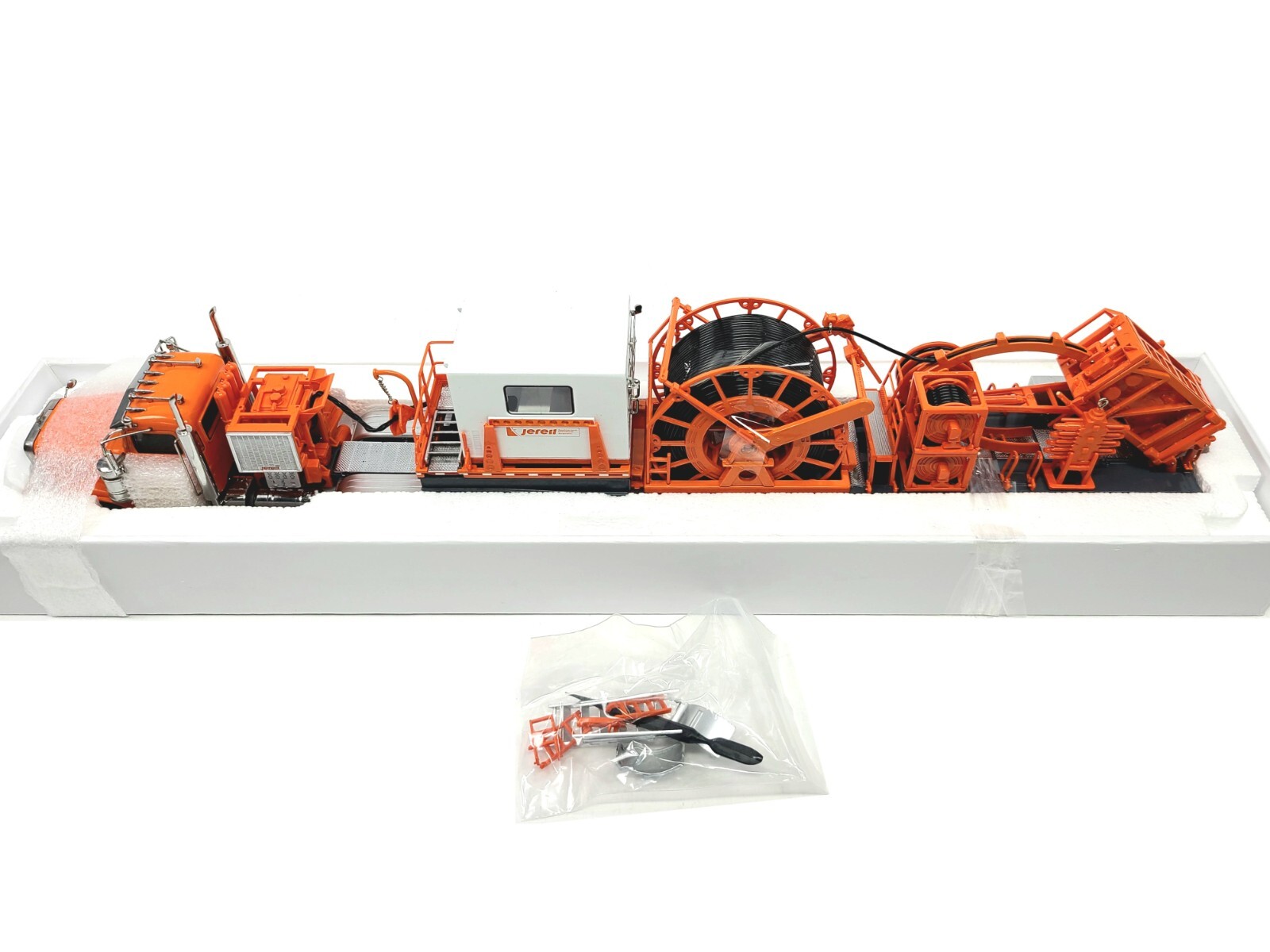 Jereh Truck and Trailer-Mounted Coiled Tubing Unit – China 1:50 Scale Model New