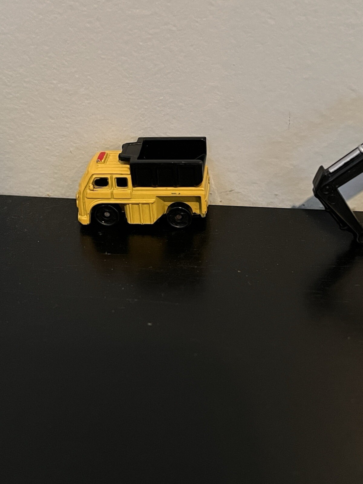 Construction Vehicle Lot Of 10 – Diecast Cement Truck Loader Digger Crane Toy