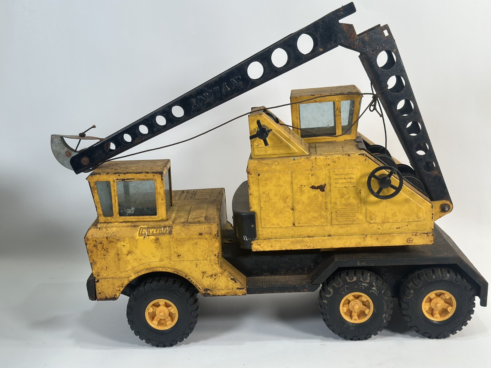 vintage Nylint pressed steel Clark “Michigan” T-24 crane toy- 17.5 inch long