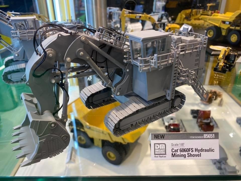 DIECAST MASTERS,Mining excavator CATERPILLAR 6060FS, 1/87, DCM85650