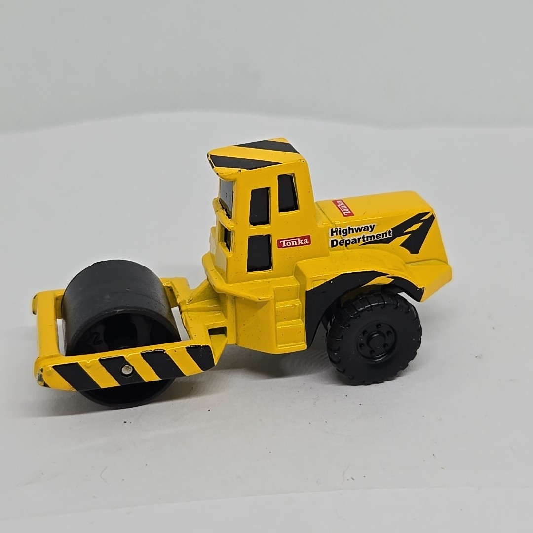 Maisto 2003 Hasbro Tonka Highway Dept Pavement Roller Yellow 1:64