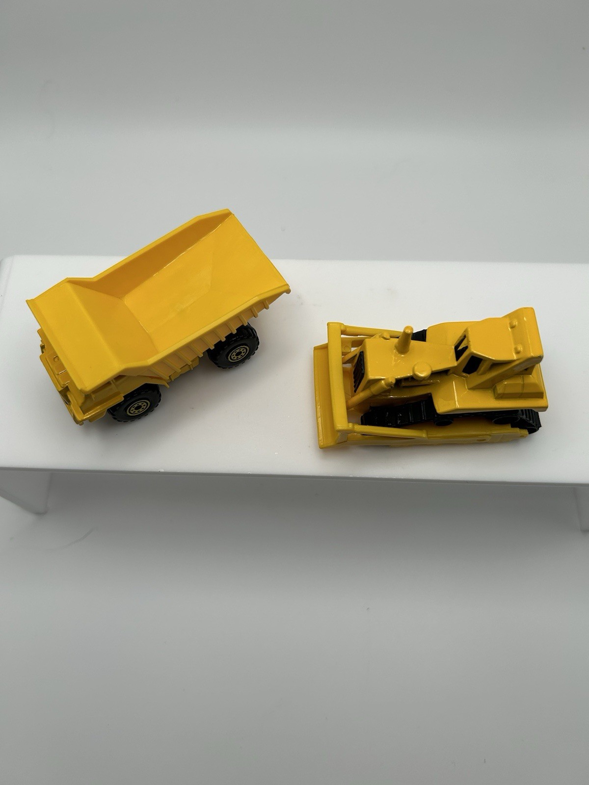 Hot Wheels Construction Lot: ’79 Yellow Dump Truck, ’91 Yellow Bulldozer! 14