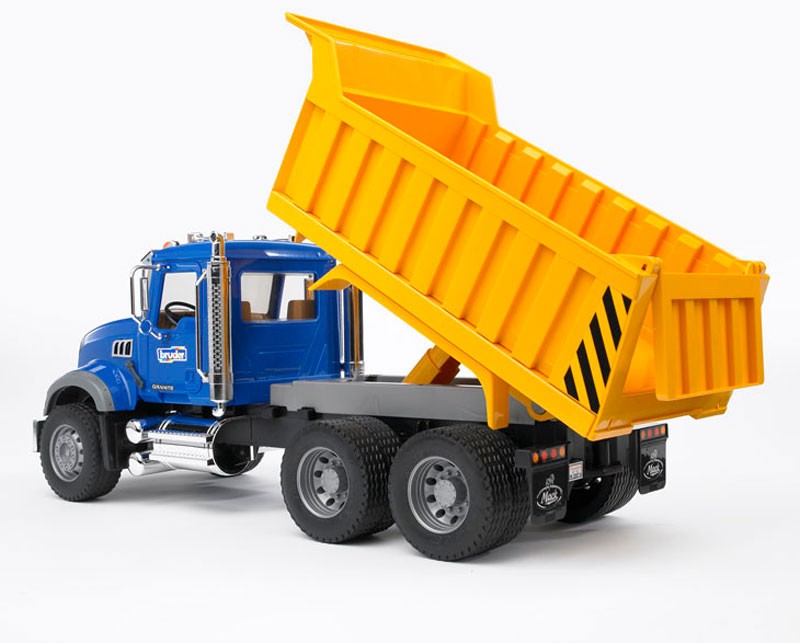 Bruder 02815 1:16 Mack Granite Pro Series Dump Truck