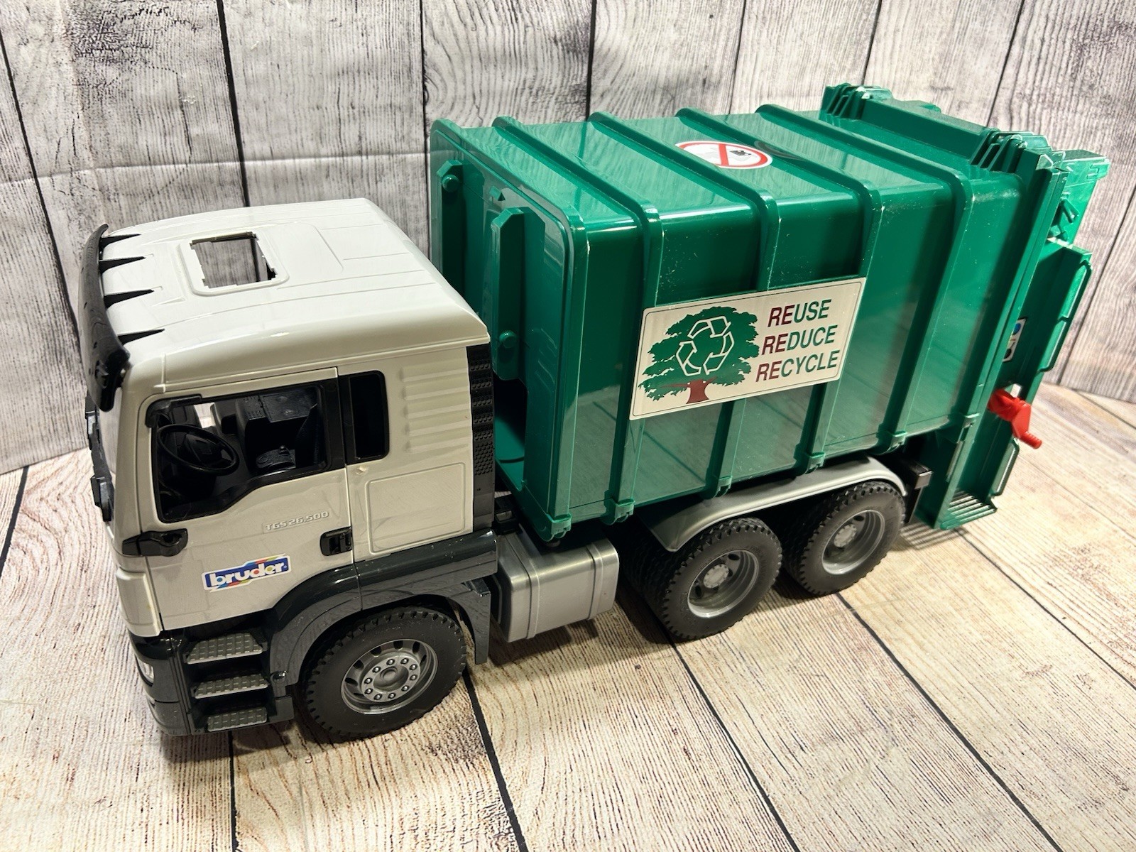 Bruder MAN TGS Recycling Truck 1/16 03763 Green Garbage Bin Loader Germany
