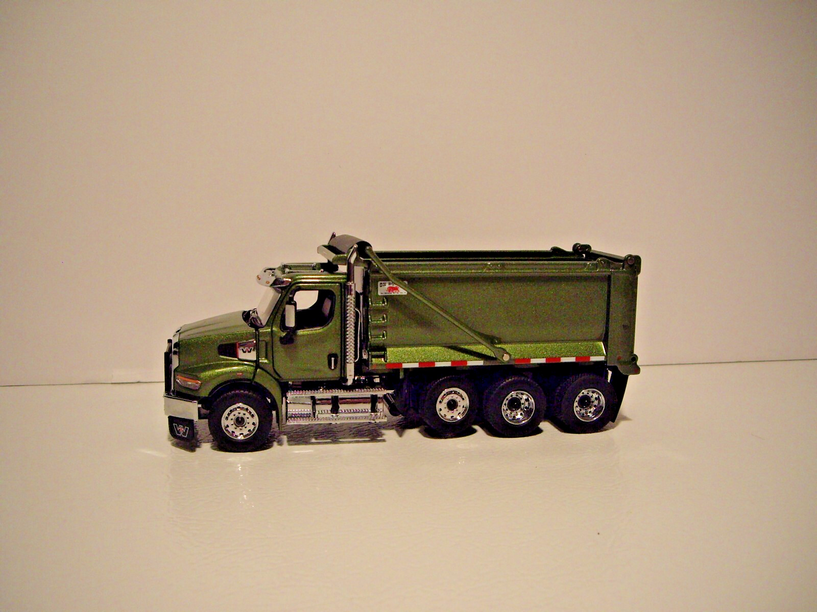 DIECAST MASTER 1/50 WESTERN STAR 49X SBFA TRI-AXLE DUMP TRUCK FIRST GEAR