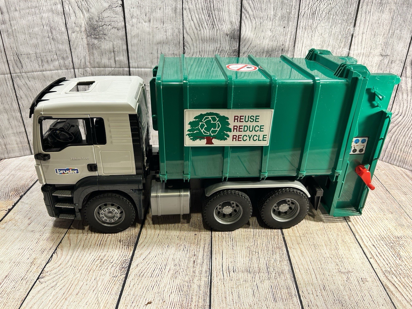 Bruder MAN TGS Recycling Truck 1/16 03763 Green Garbage Bin Loader Germany