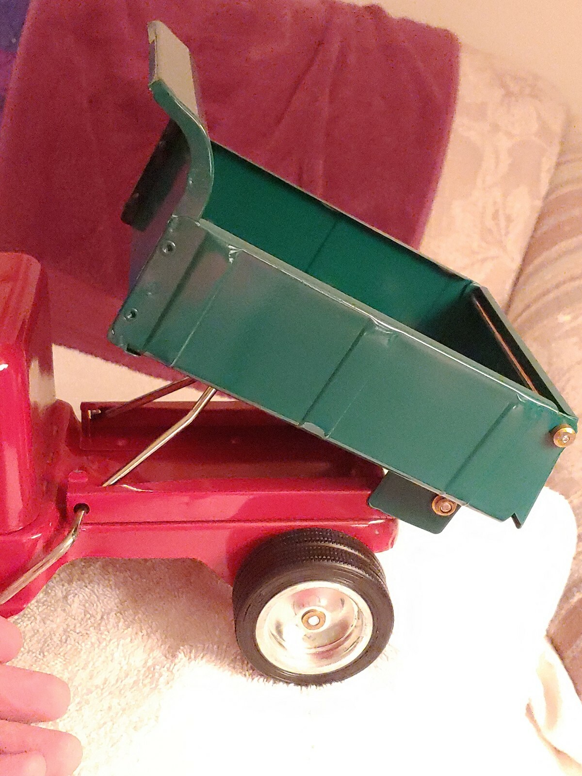 TONKA CLASSIC 1949 DUMP TRUCK NEW 11″ LONG, ORIGINAL BOX, LIFT FUNCTIONS TOO!