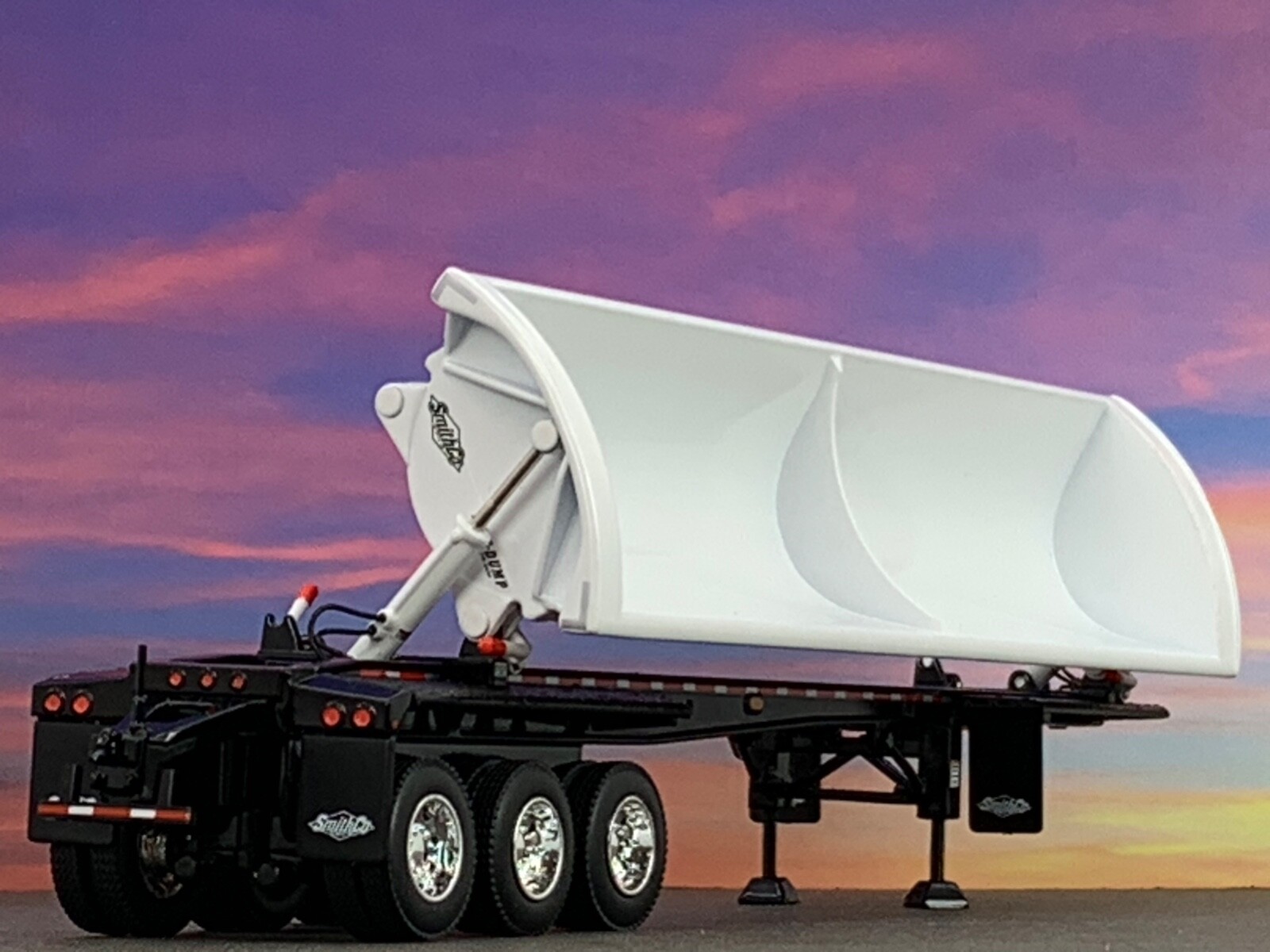 1/64 DCP WHITE PETERBILT 359 TRI AXLE W/ SMITHCO TRI AXLE SIDE DUMP TRAILER