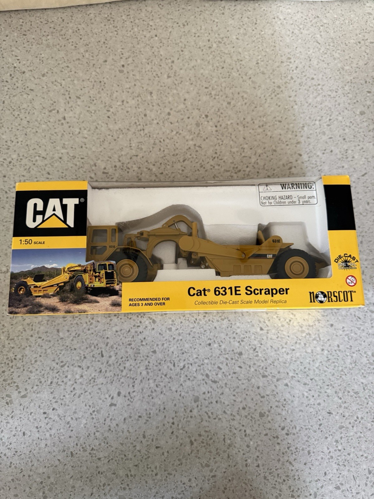 NIB Norscot 1:50 Cat 631E Scraper 55699 Die-Cast 1998