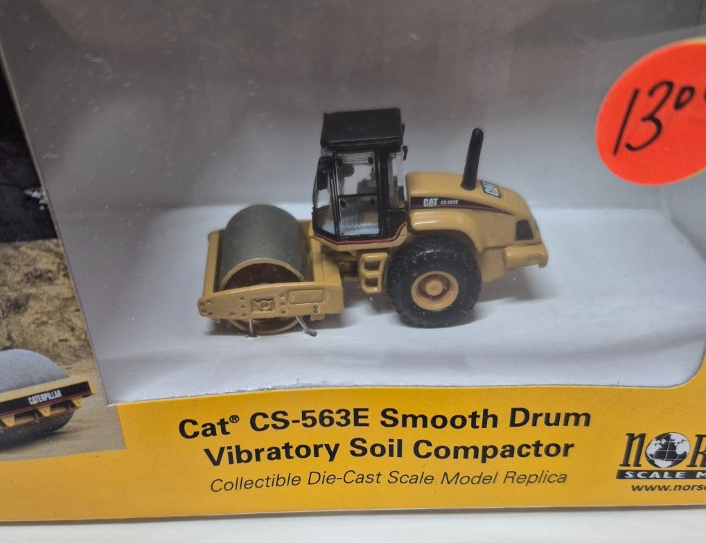 CAT CS-563E Smooth Drum Vibratory Soil Compactor Diecast 1:87 Scale – Norscot